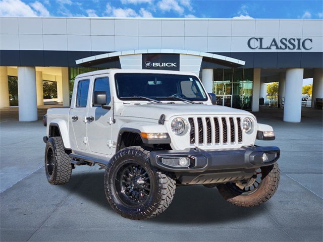 2022 Jeep Gladiator Overland 1