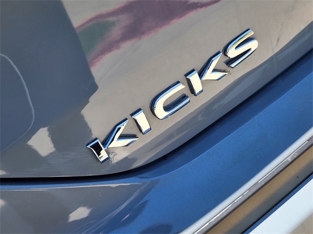 2022 Nissan Kicks SV 10