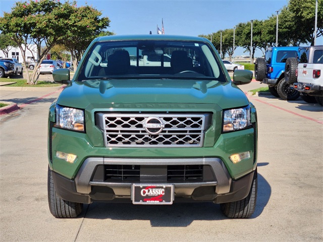 2022 Nissan Frontier SV 2