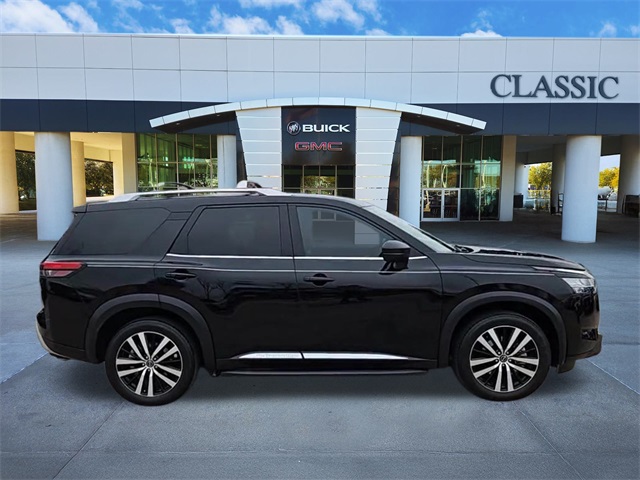 2023 Nissan Pathfinder Platinum 9