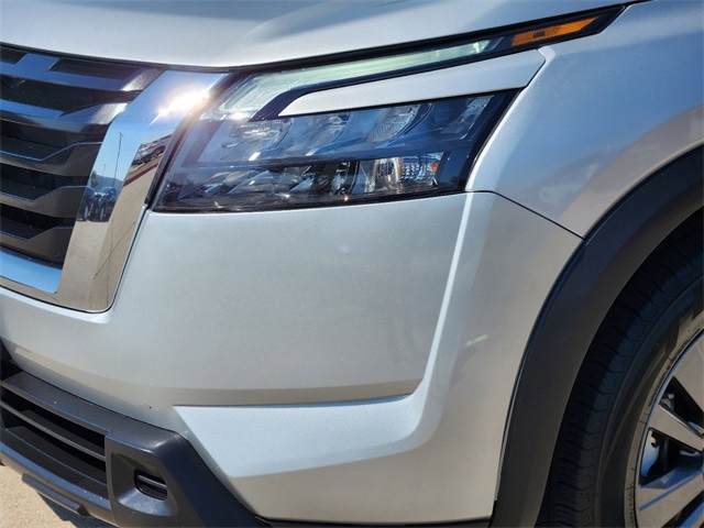 2023 Nissan Pathfinder SV 10