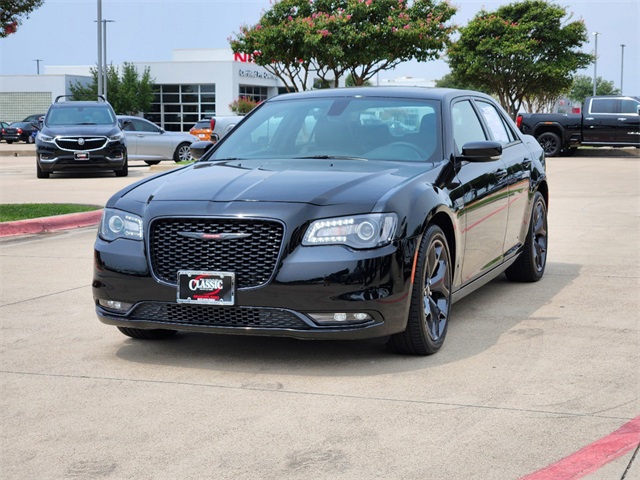 2023 Chrysler 300 S 3