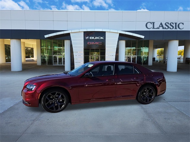 2023 Chrysler 300 Touring 4