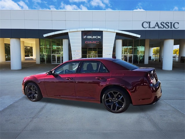 2023 Chrysler 300 Touring 6