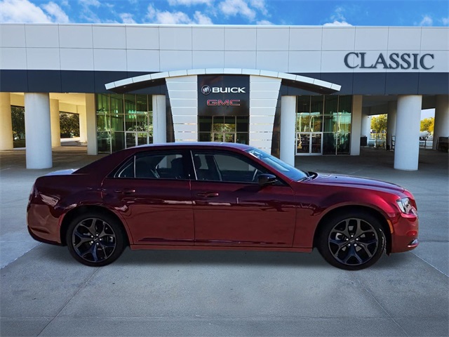 2023 Chrysler 300 Touring 9