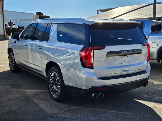 2023 GMC Yukon XL Denali Ultimate 3