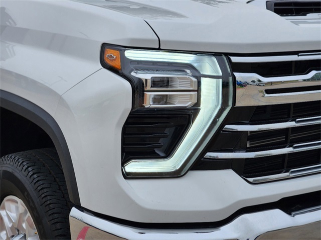 2024 Chevrolet Silverado 2500HD LTZ 8