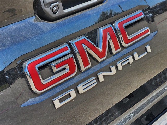 2024 GMC Canyon Denali 8