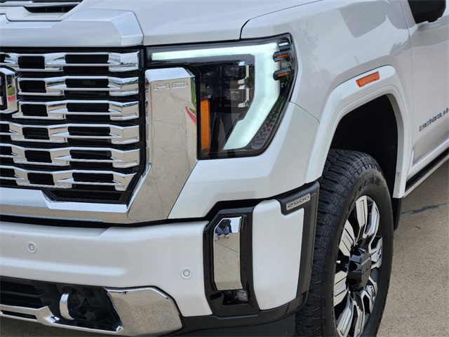 2024 GMC Sierra 2500HD Denali 9