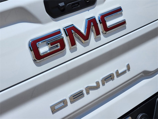 2024 GMC Sierra 2500HD Denali 8