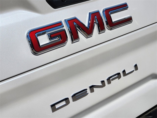 2024 GMC Sierra 3500HD Denali 8