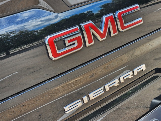 2024 GMC Sierra 1500 SLT 8