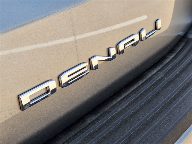 2024 GMC Yukon XL Denali 8