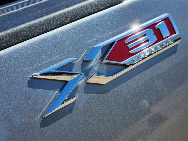 2025 GMC Sierra 2500HD SLT 9