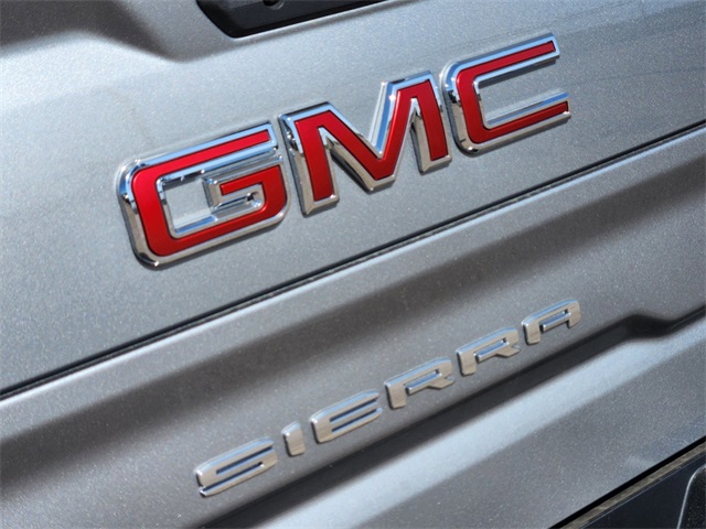 2025 GMC Sierra 1500 SLT 8