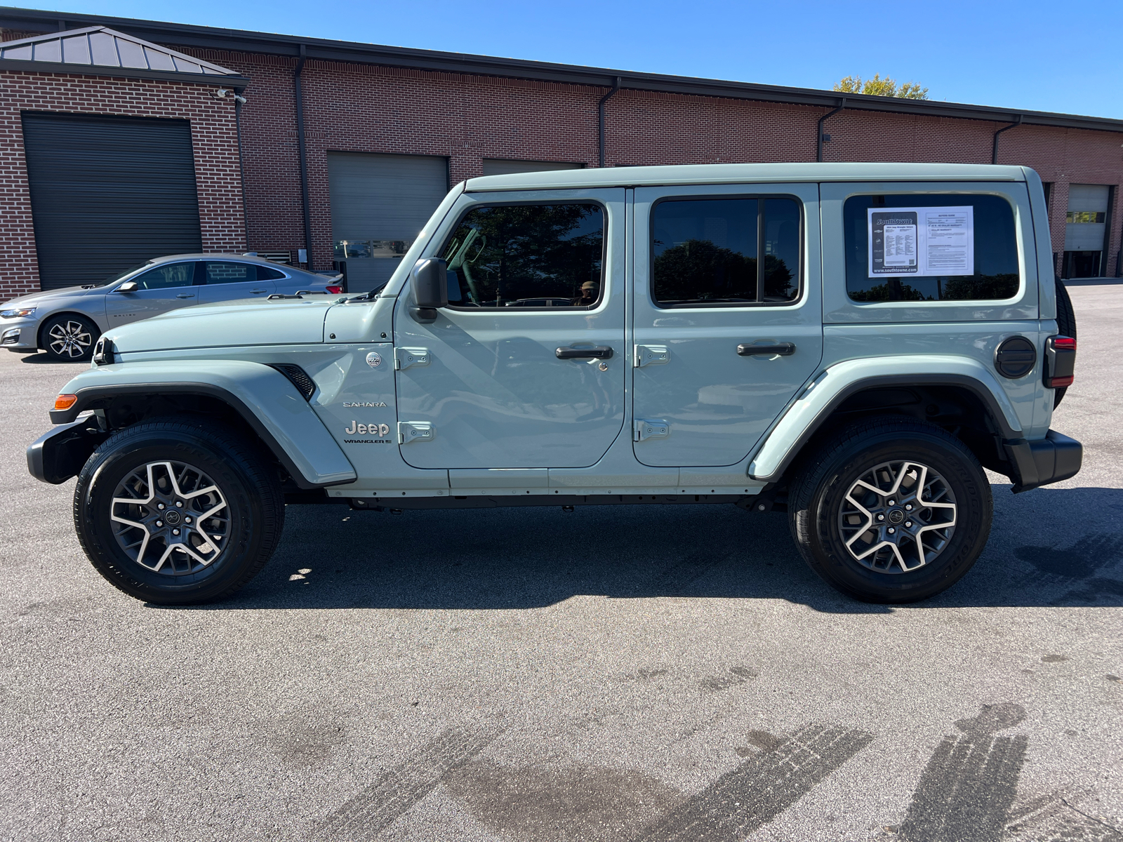 2024 Jeep Wrangler Sahara 8