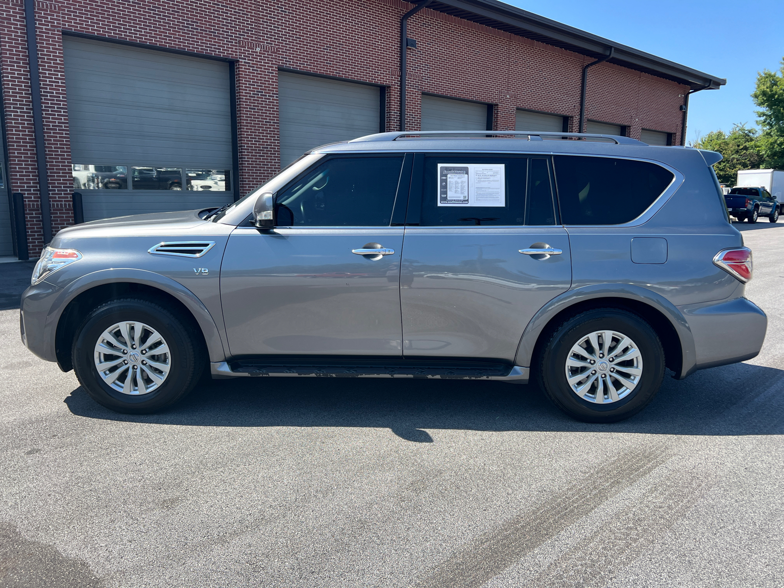 2019 Nissan Armada SV 8