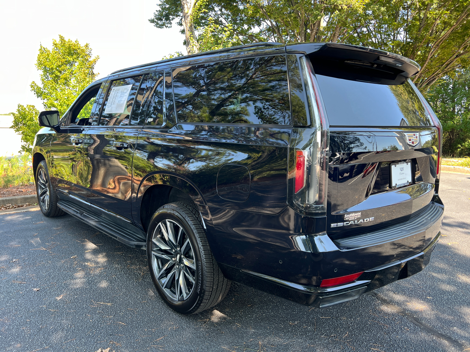 2023 Cadillac Escalade ESV Sport 7