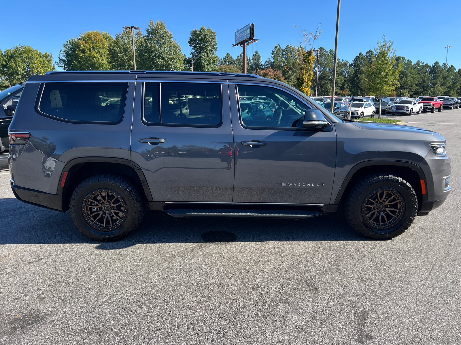 2023 Jeep Wagoneer Base 4