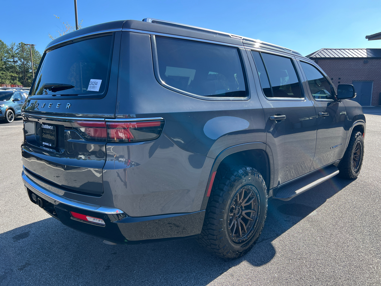 2023 Jeep Wagoneer Base 5