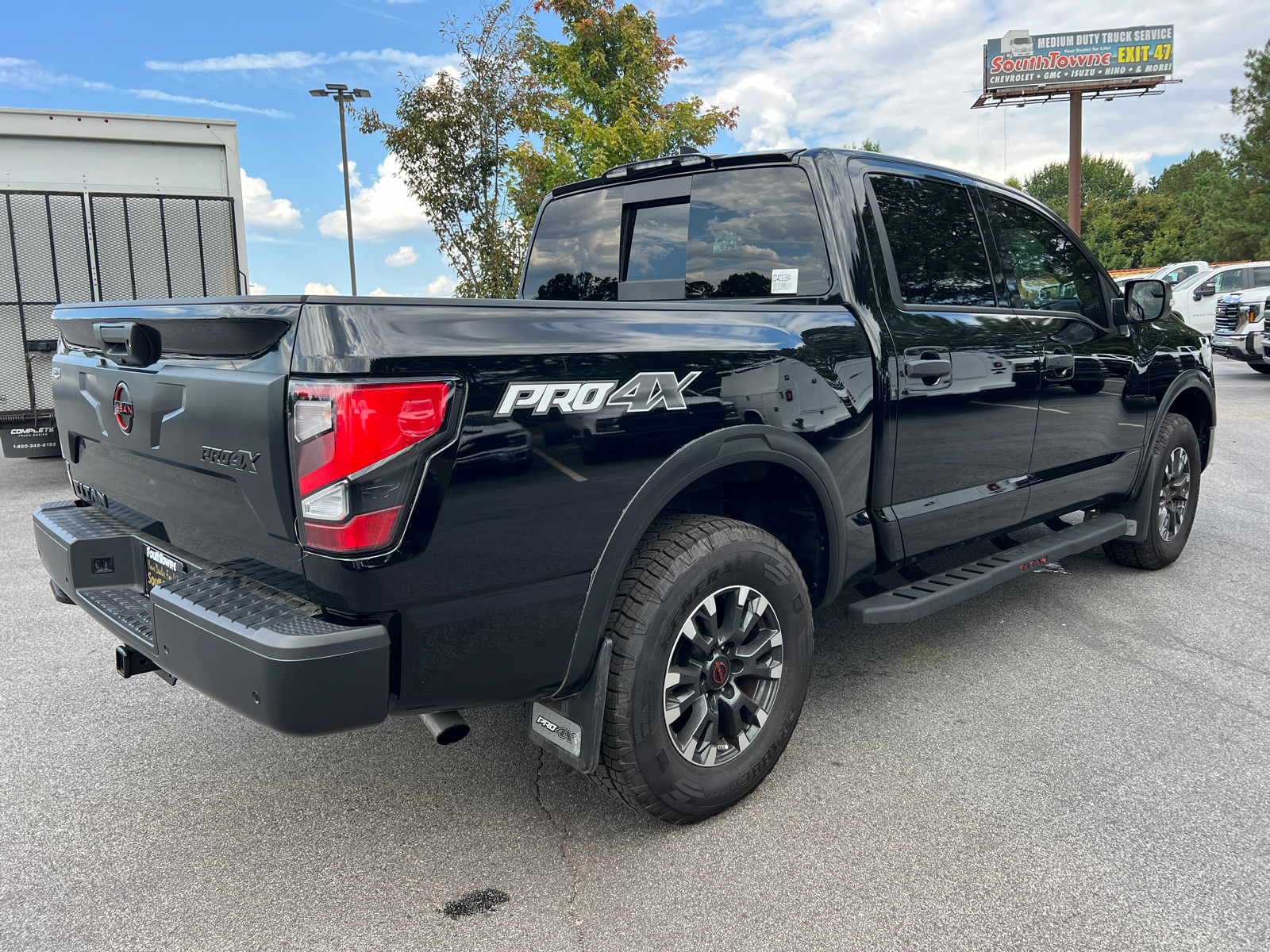 2023 Nissan Titan PRO-4X 5