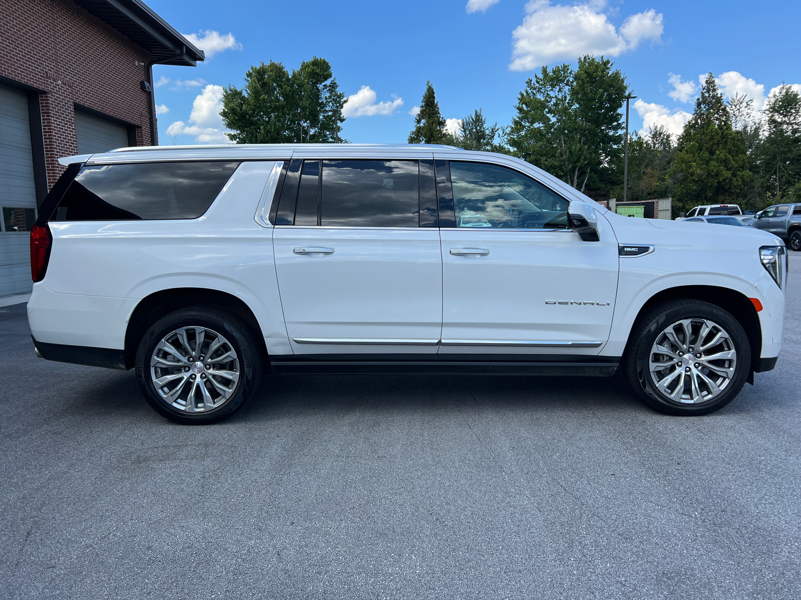 2023 GMC Yukon XL Denali 4