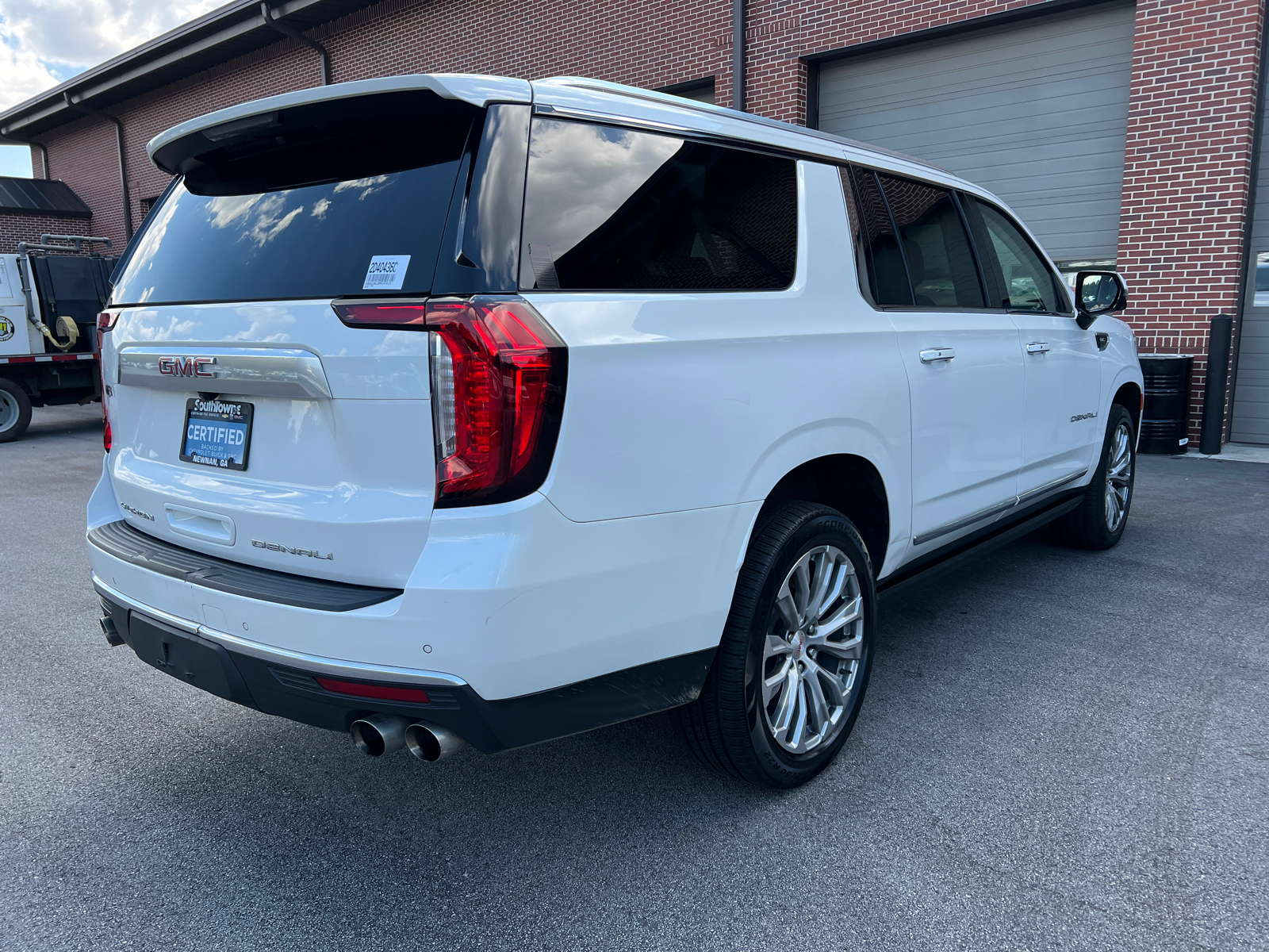 2023 GMC Yukon XL Denali 5