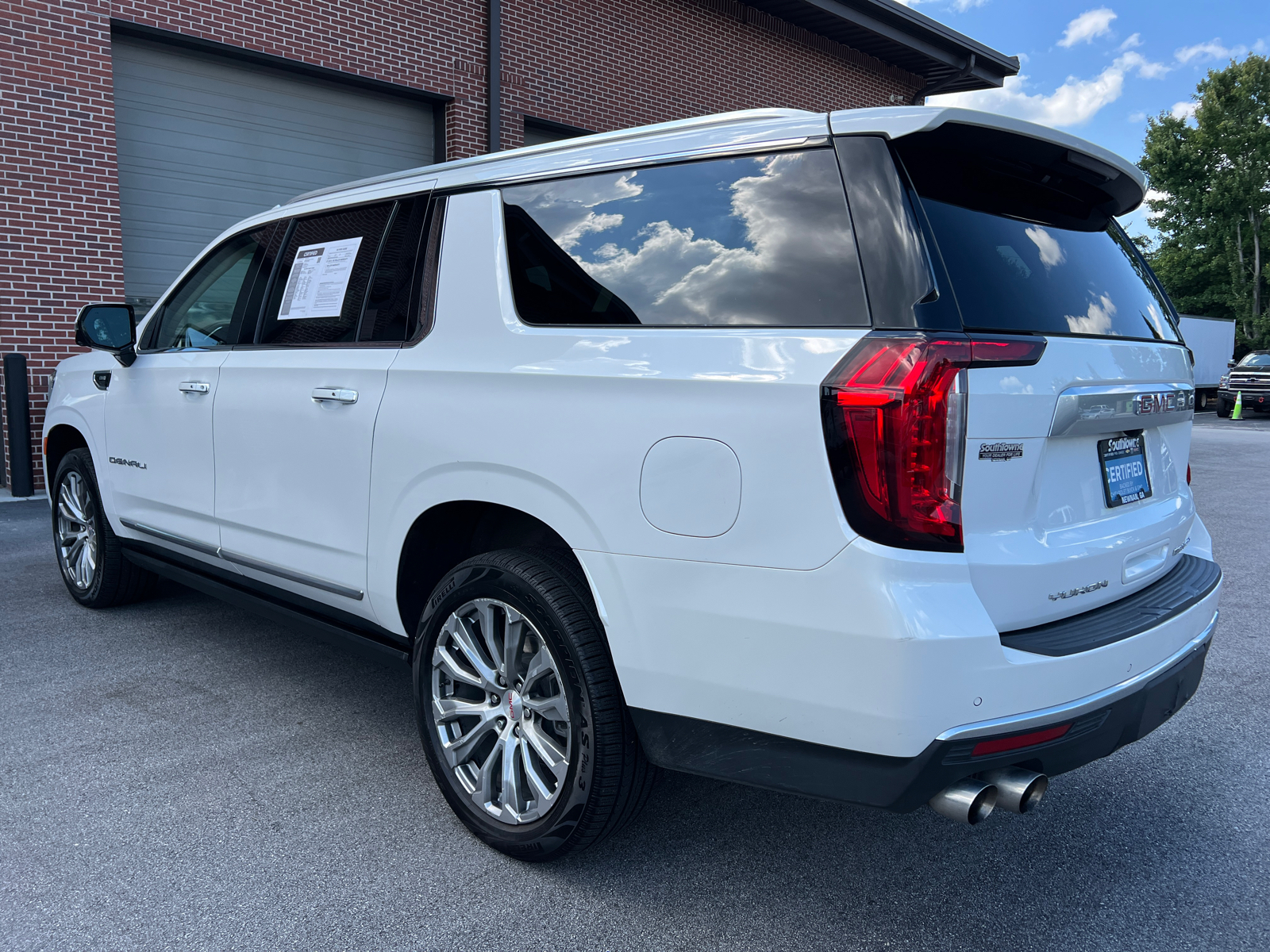 2023 GMC Yukon XL Denali 7