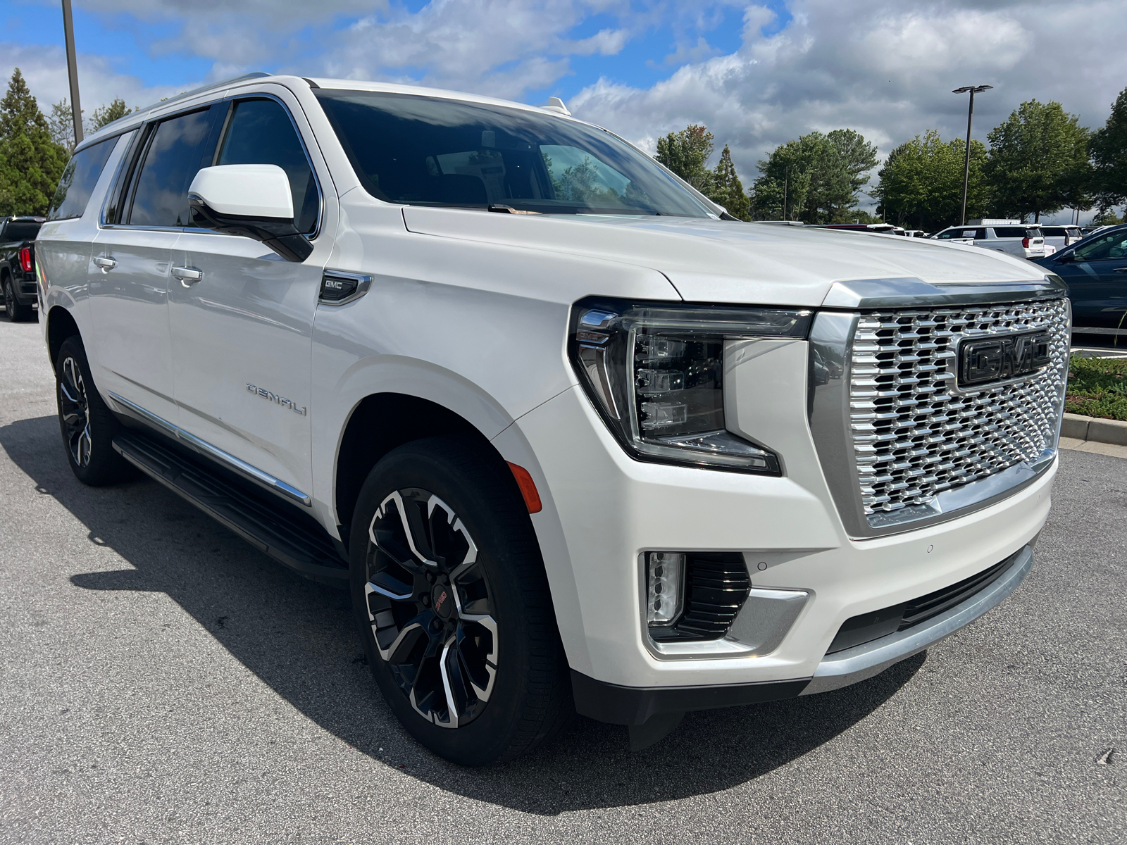 2022 GMC Yukon XL Denali 3