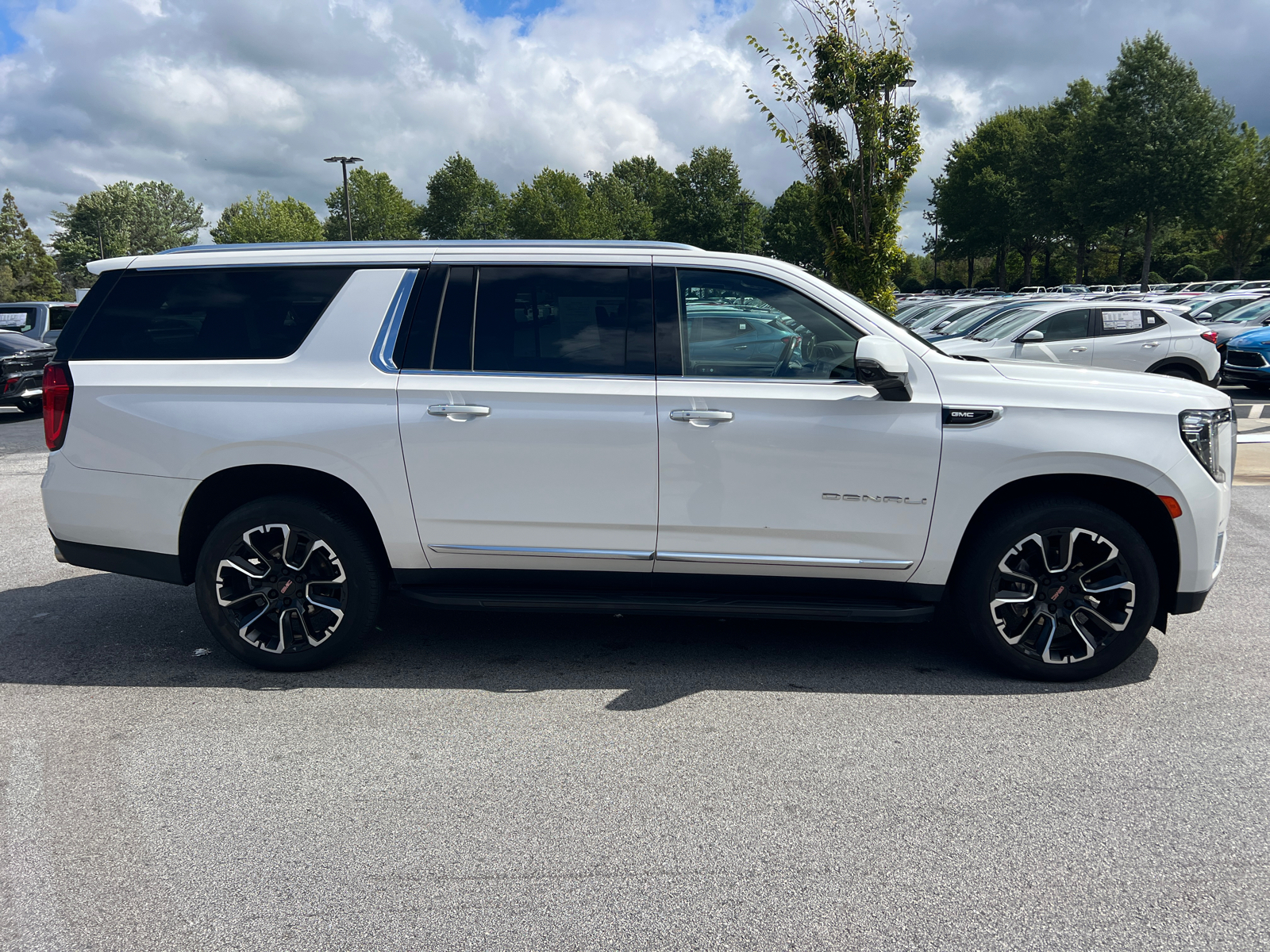 2022 GMC Yukon XL Denali 4