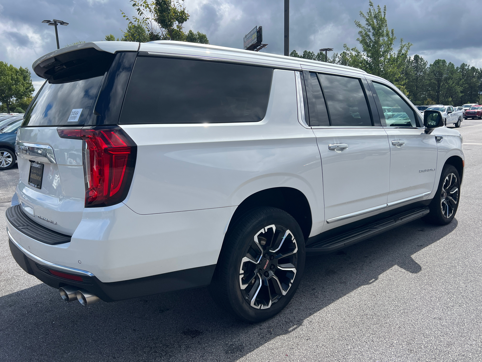 2022 GMC Yukon XL Denali 5