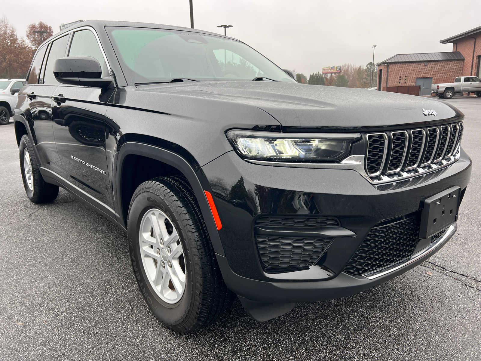 2023 Jeep Grand Cherokee Laredo 3