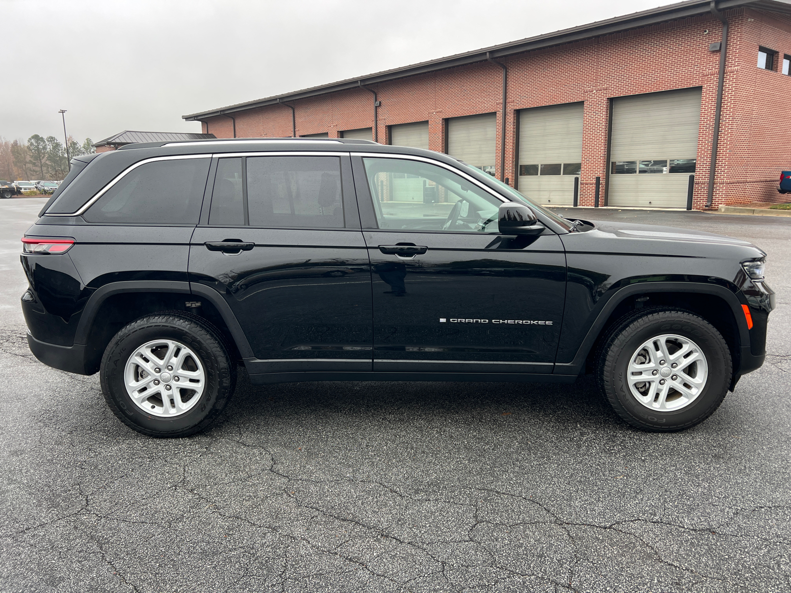 2023 Jeep Grand Cherokee Laredo 4