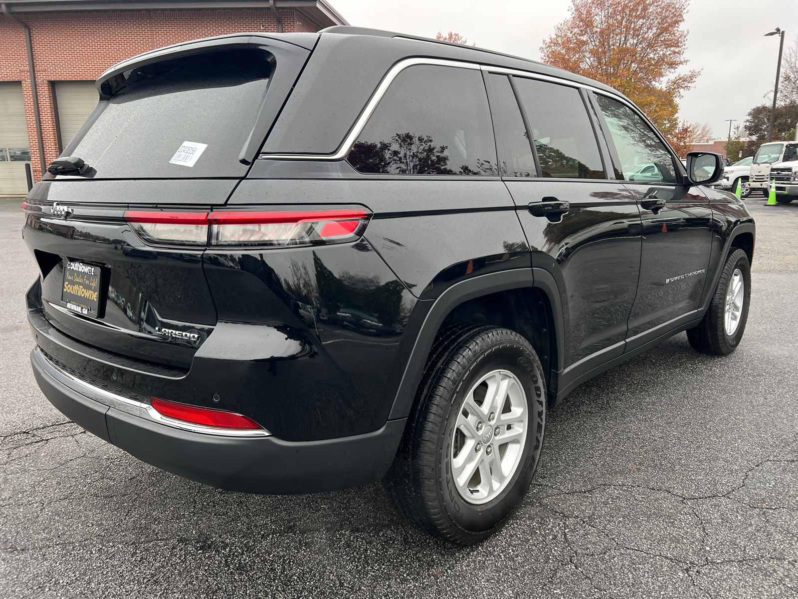 2023 Jeep Grand Cherokee Laredo 5