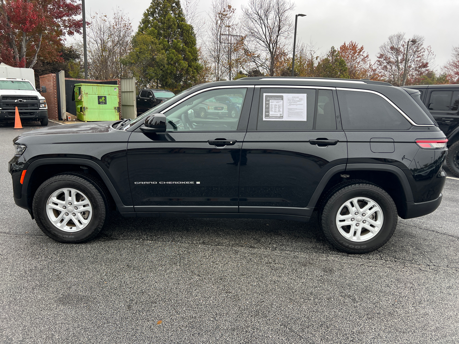 2023 Jeep Grand Cherokee Laredo 8