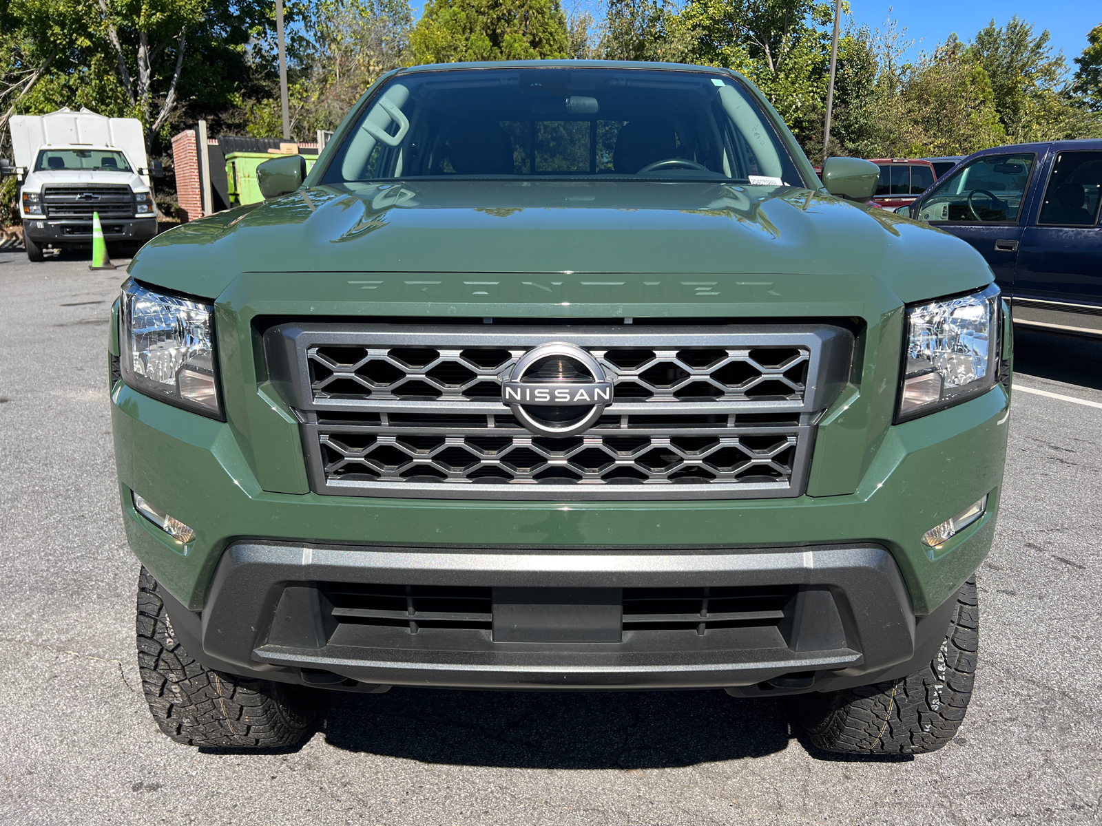 2022 Nissan Frontier SV 2