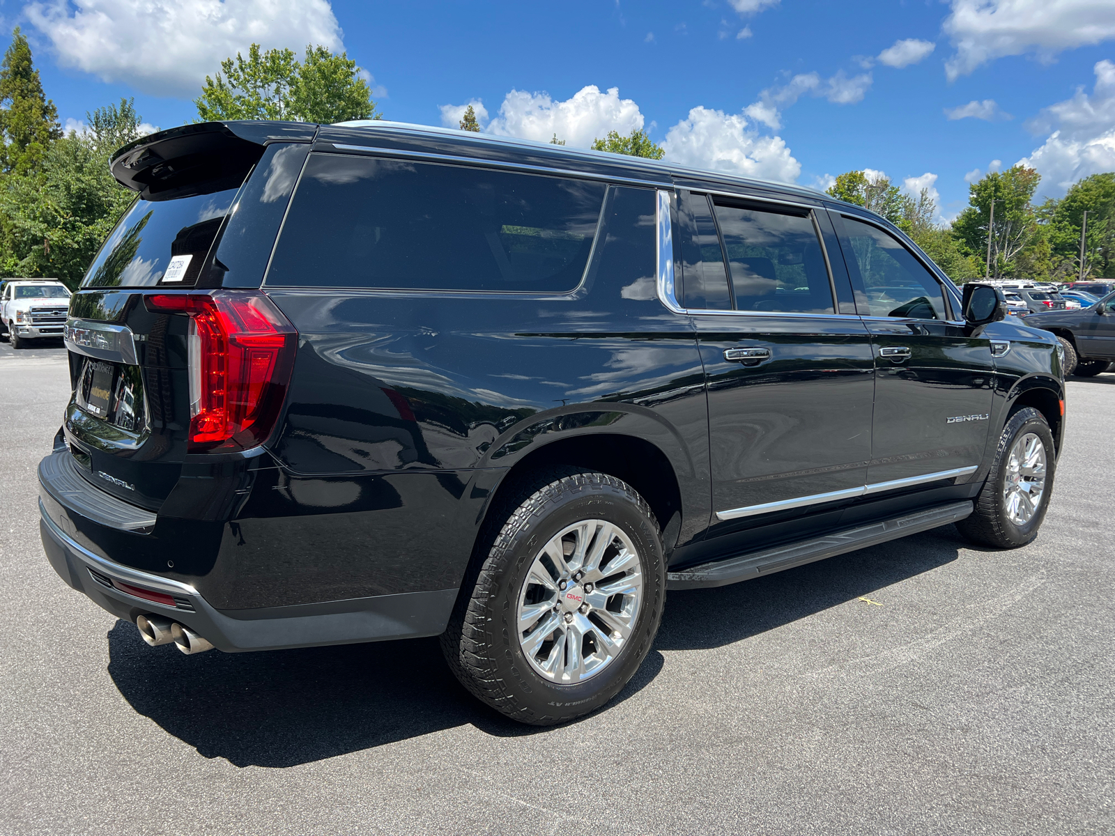 2022 GMC Yukon XL Denali 5