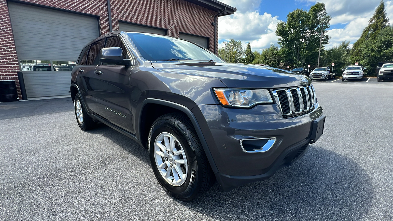 2020 Jeep Grand Cherokee Laredo E 3