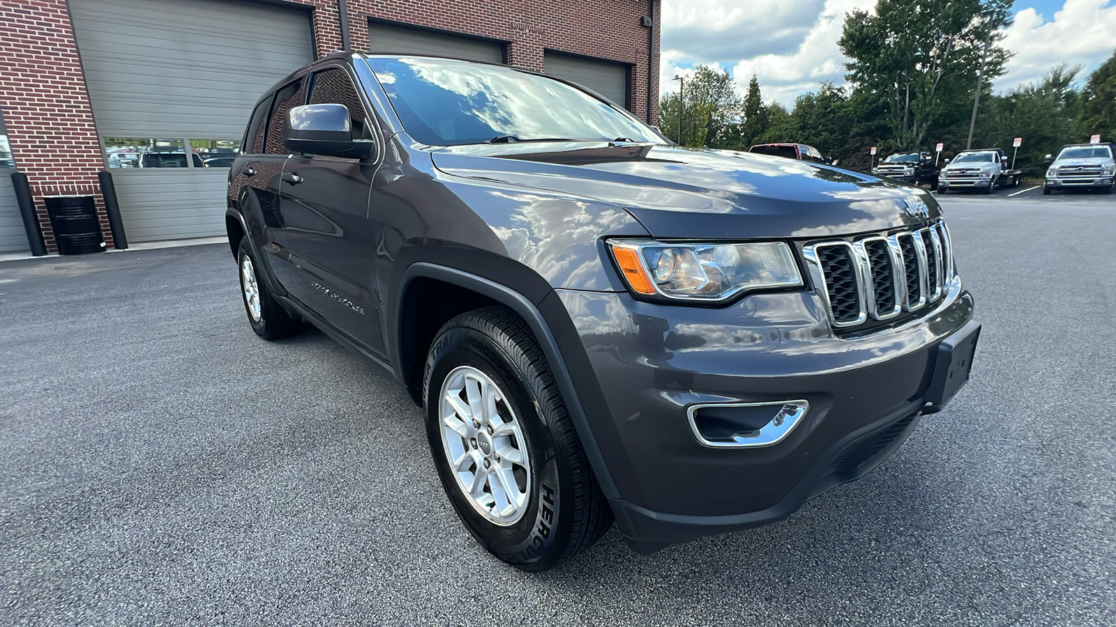 2020 Jeep Grand Cherokee Laredo E 14