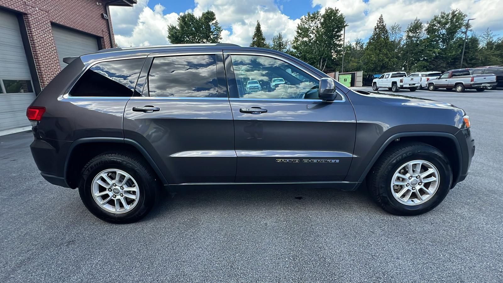 2020 Jeep Grand Cherokee Laredo E 15