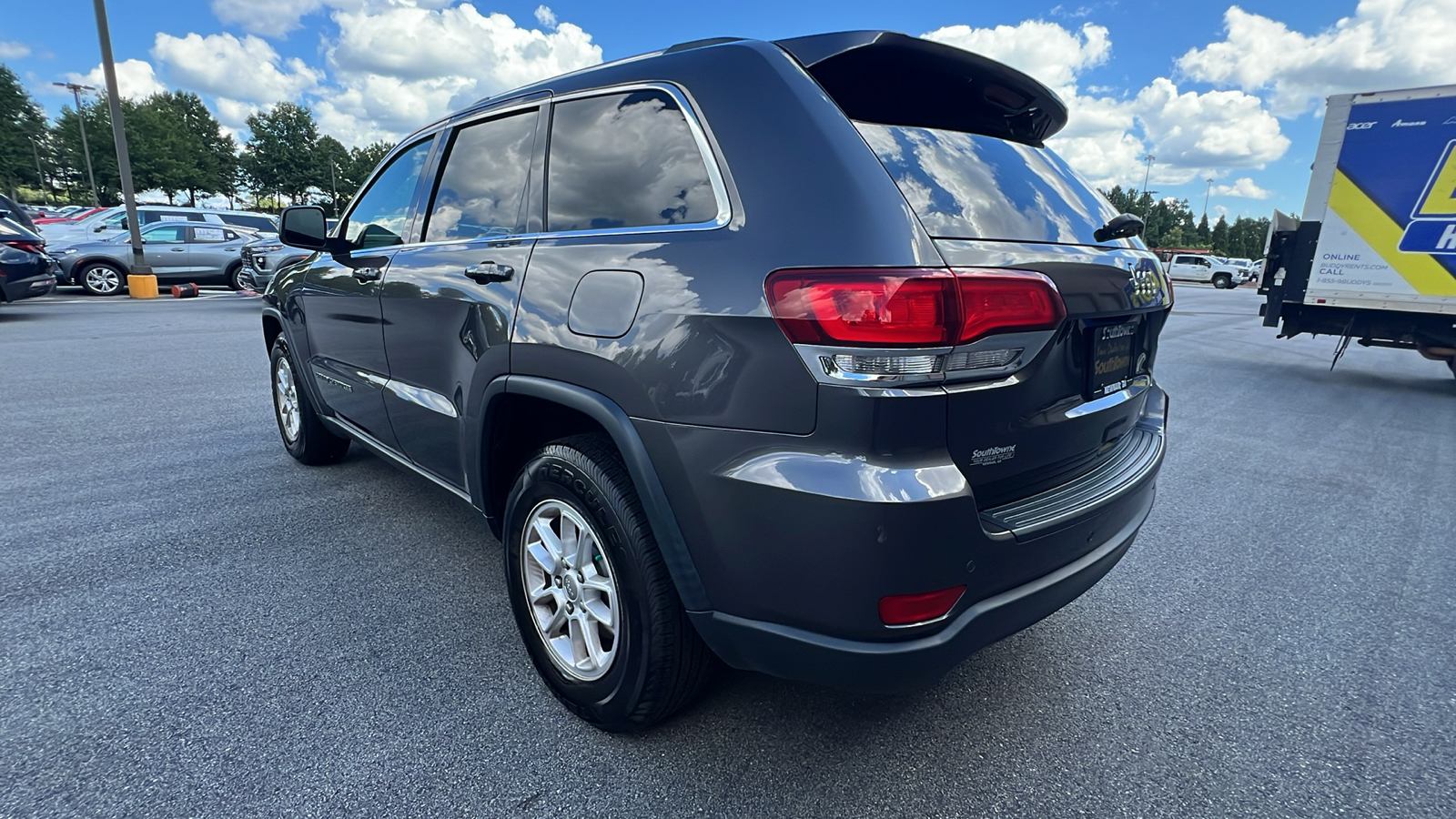 2020 Jeep Grand Cherokee Laredo E 18