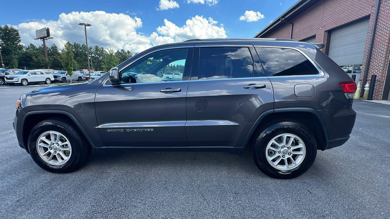 2020 Jeep Grand Cherokee Laredo E 19