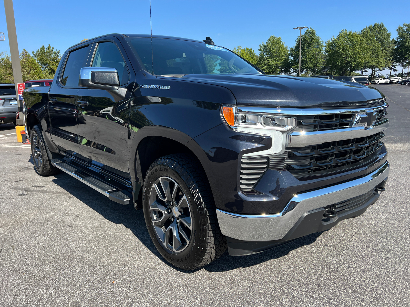 2023 Chevrolet Silverado 1500 LT 3