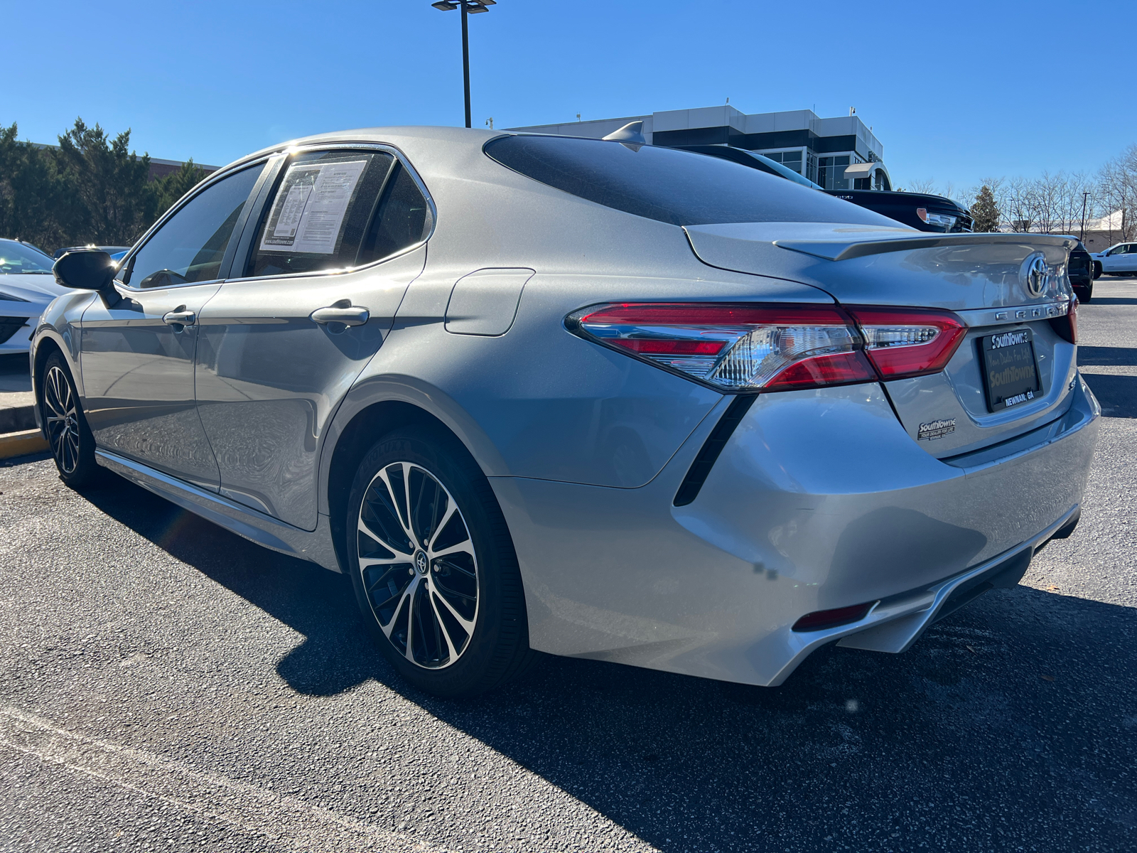 2020 Toyota Camry SE 7