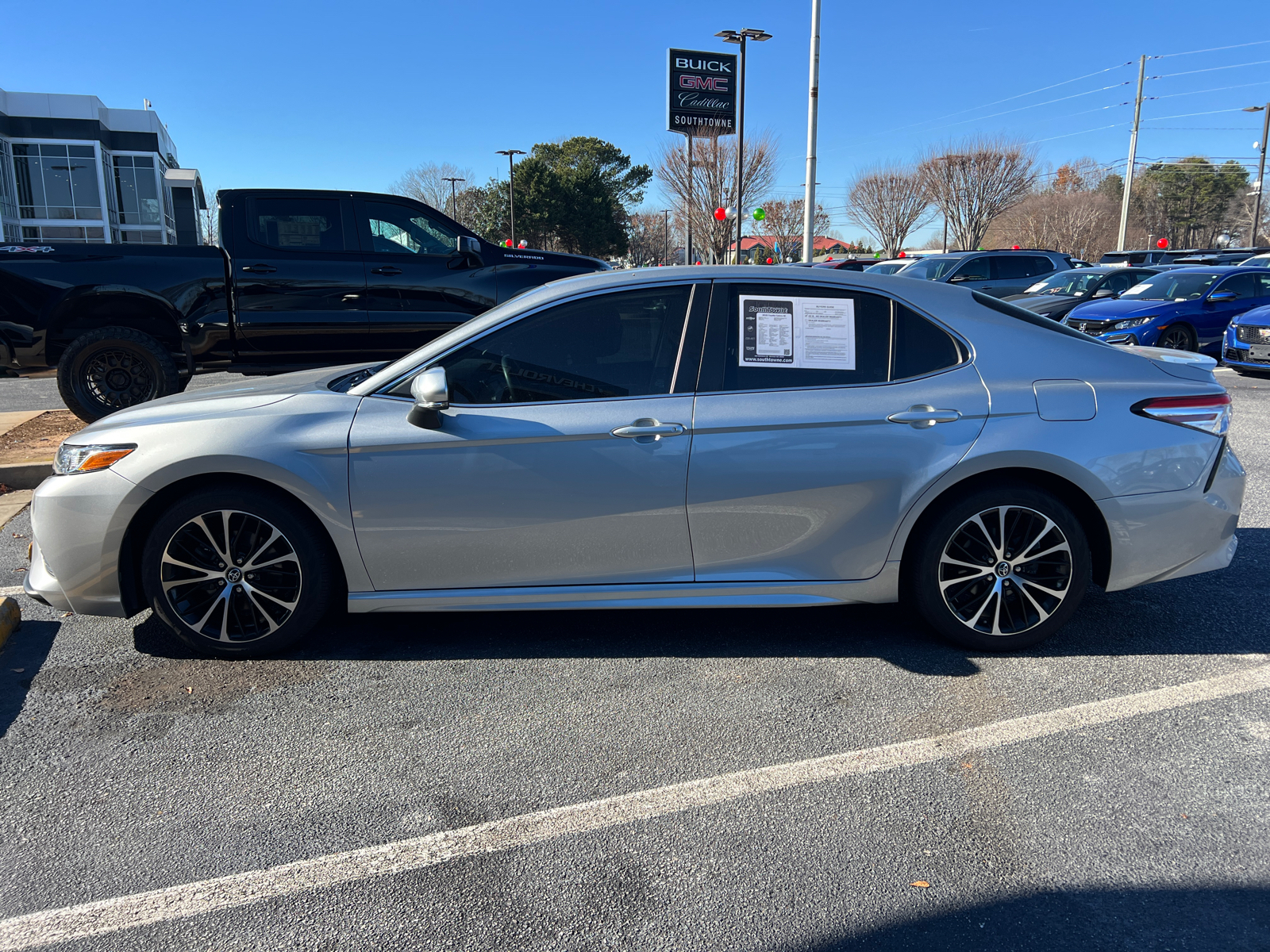 2020 Toyota Camry SE 8