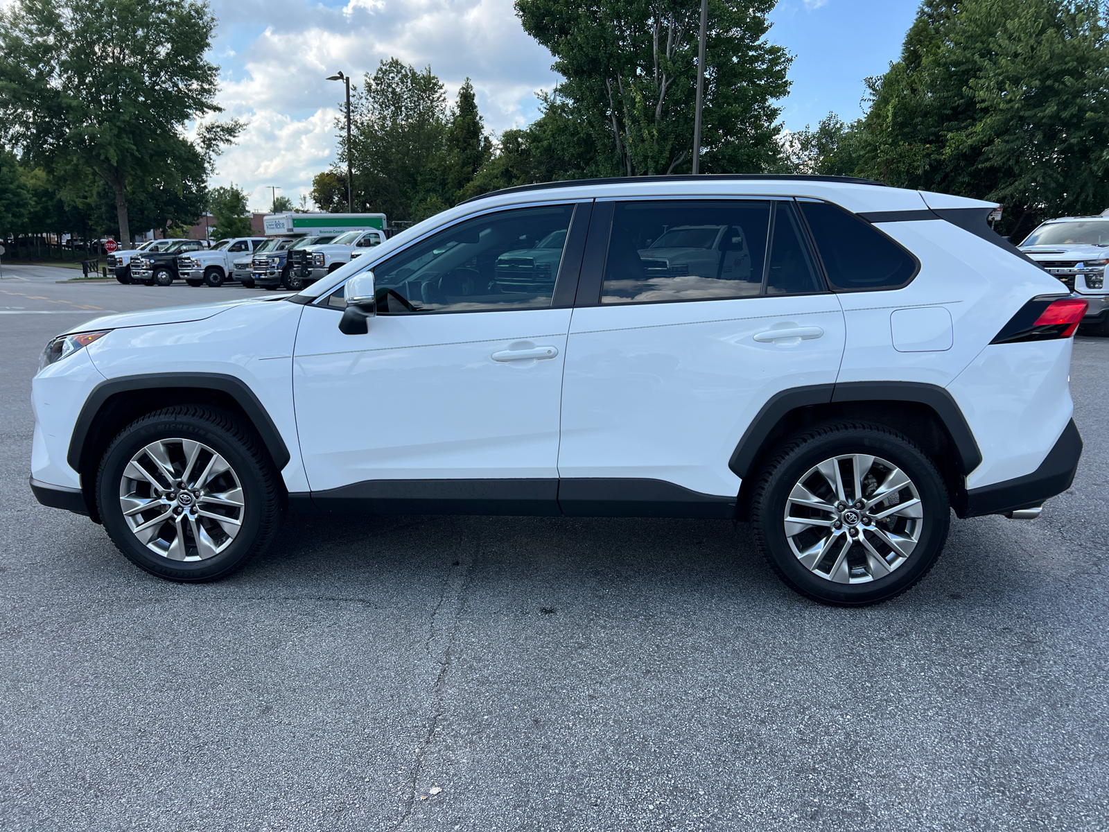 2019 Toyota RAV4 XLE Premium 8