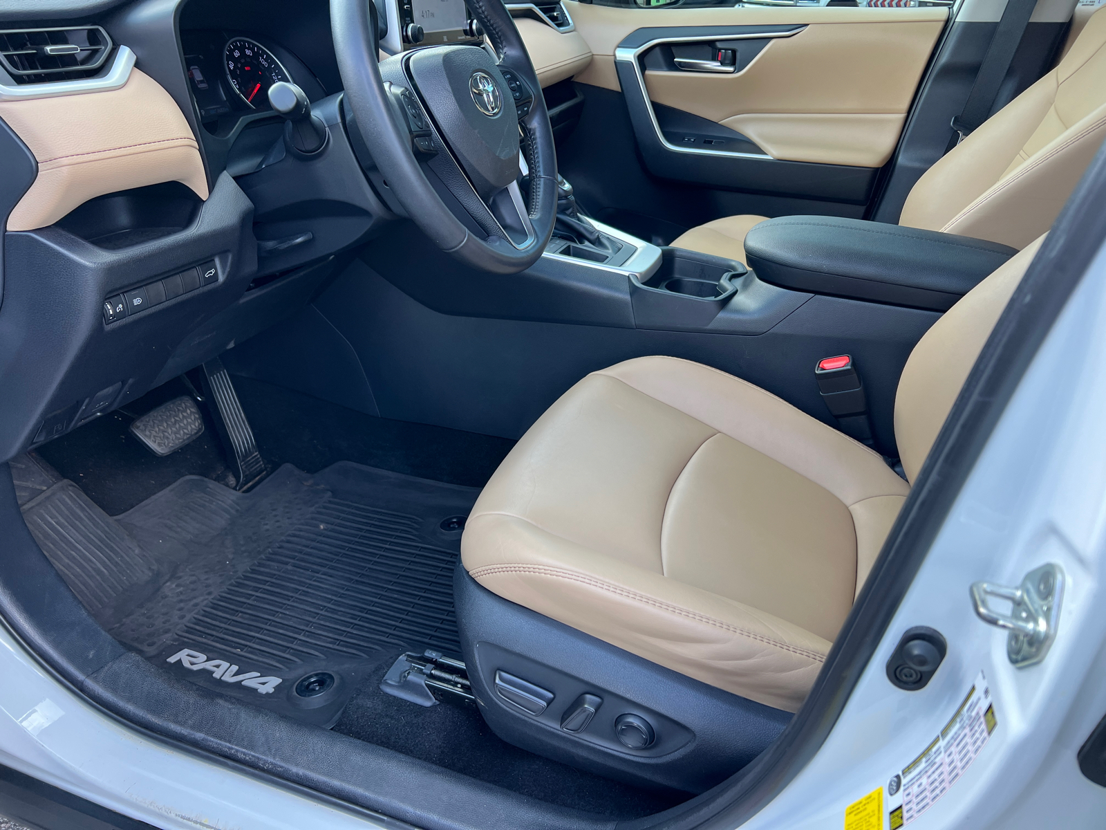 2019 Toyota RAV4 XLE Premium 9