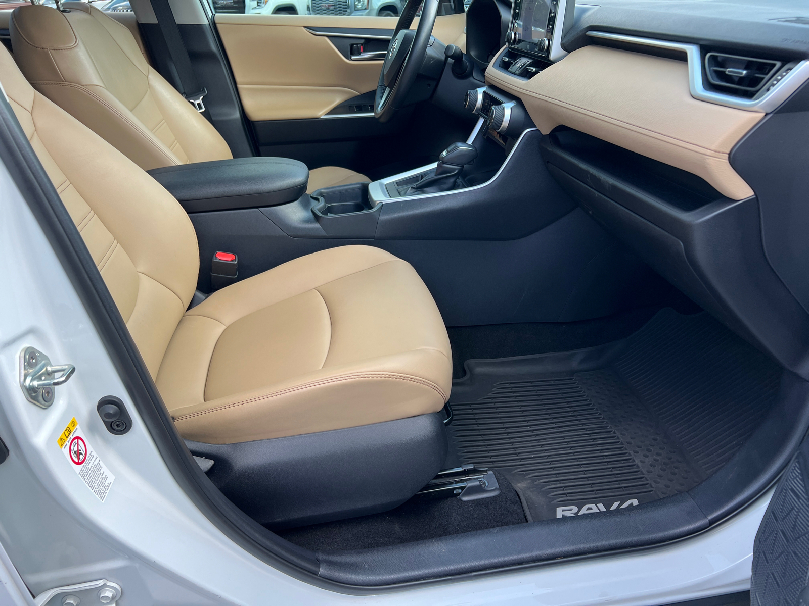 2019 Toyota RAV4 XLE Premium 13