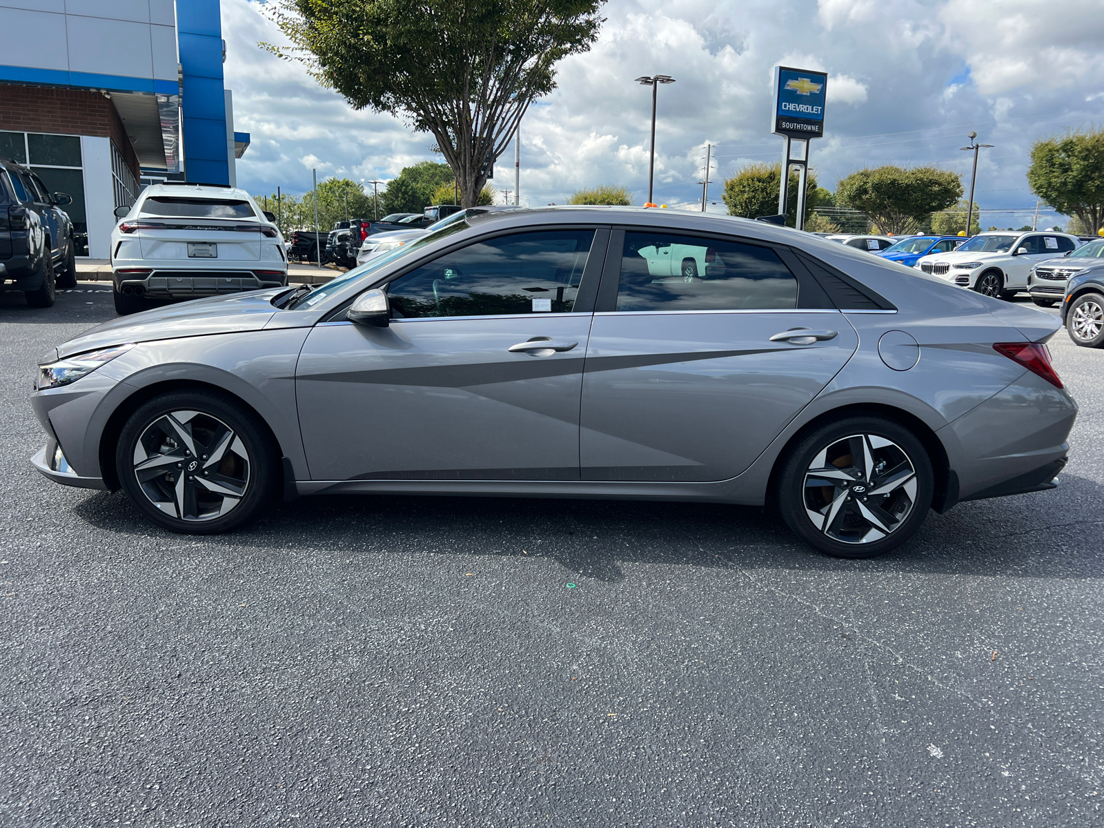 2023 Hyundai Elantra Hybrid Limited 8