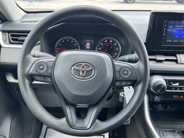 2022 Toyota RAV4 LE 24